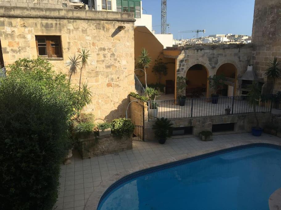 Studio Apartment With Pool In House Of Character. Birkirkara Exteriör bild